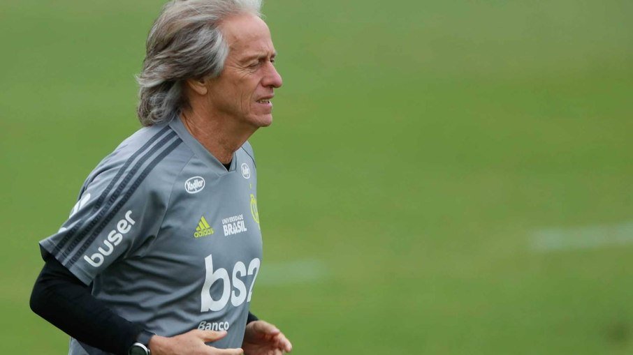 Empresário de Jorge Jesus chega ao Brasil para discutir volta ao Flamengo