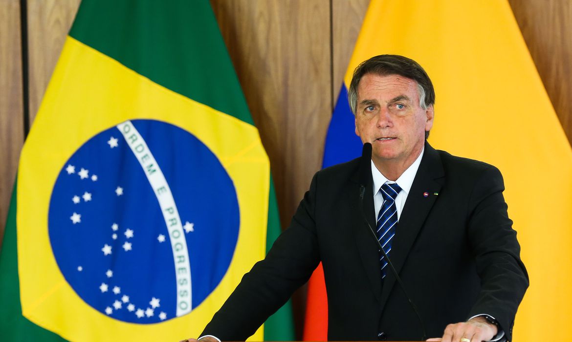 Bolsonaro edita MP para pagar Auxílio Brasil de R$ 400 já nesta sexta-feira