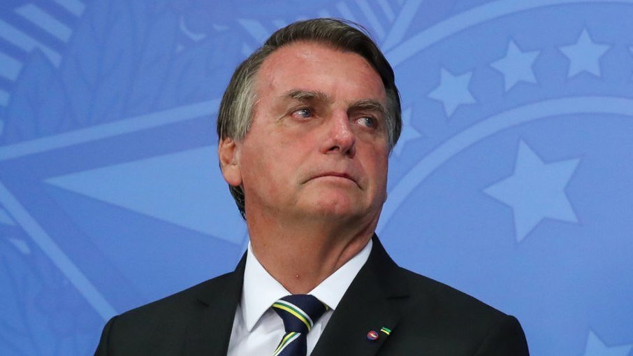 Bolsonaro ironiza salário de Bonner: "Vamos fazer vaquinha para ele"