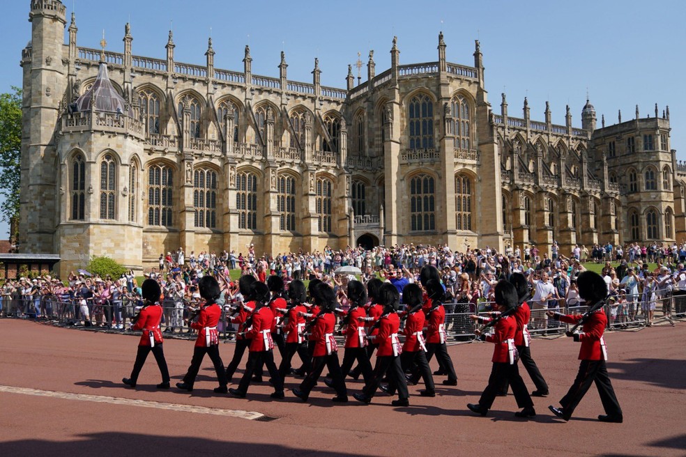 Policia investiga como jovem invadiu castelo para 'assassinar' rainha Elizabeth 2ª no Natal