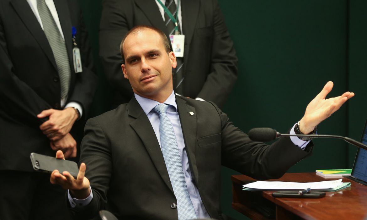 Eduardo Bolsonaro critica Fátima Bernardes