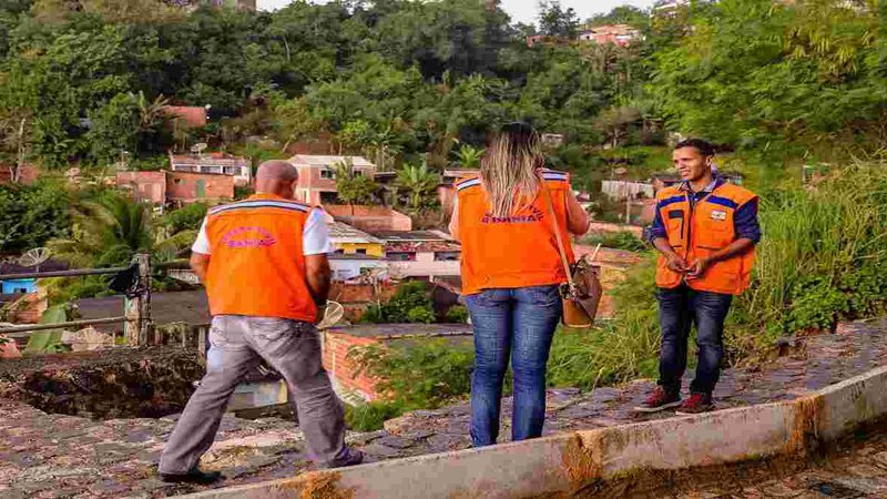 Sobe para 24 o número de mortes em enchentes na Bahia