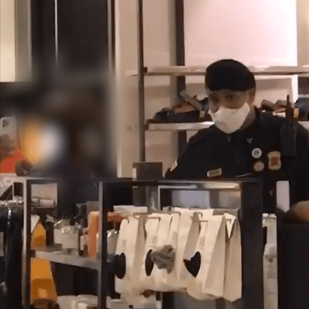 VÍDEO: Cliente negro é abordado para mostrar nota em loja da Zara em Salvador; assista