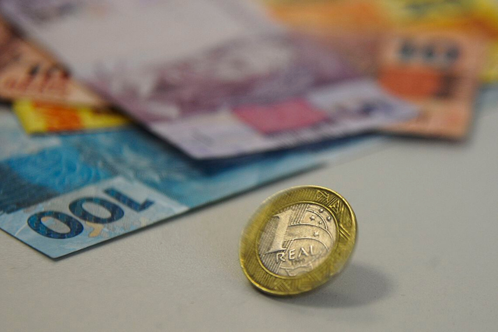 Governo publica MP com novo salário mínimo de R$ 1.212 a partir de 2022