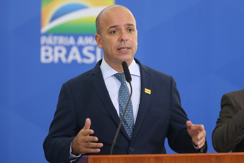 Secretário de Guedes assina documento que quadruplica o próprio salário