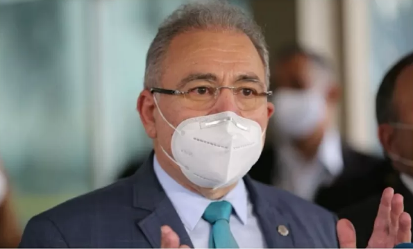 Ministro da Saúde diz que as dores abdominais de Bolsonaro foram por conta do atentado