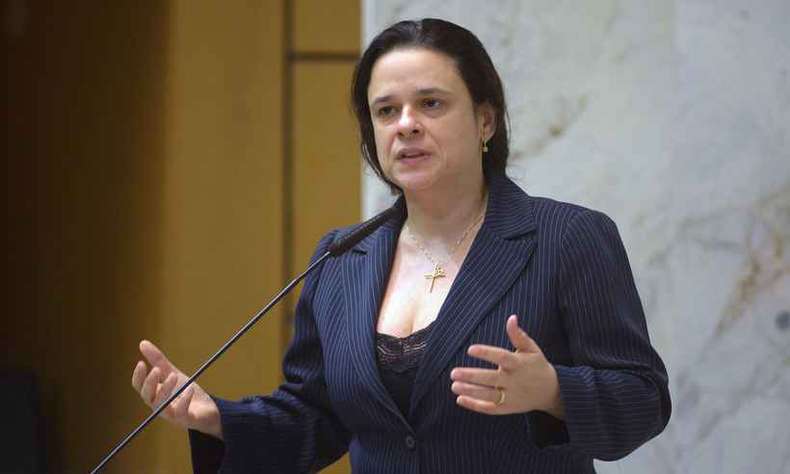 Deputada diz que "olho gordo" provocou internação de Jair Bolsonaro