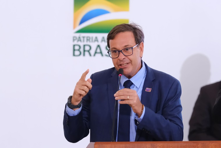 'Daqui a 50 anos nós vamos estar na quinquagésima oitava cepa da Covid", afirma ministro