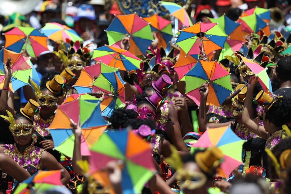 Tradicional carnaval de rua é cancelado e prefeitura promete auxílio financeiro para quem depende da folia