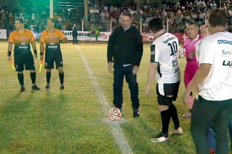 Bolsonaro vai a jogo de sertanejos horas após alta por obstrução intestinal
