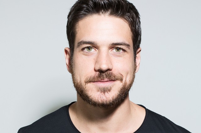 Ator diz que diretor da Globo pedia que atores gays não se assumissem