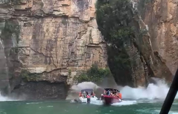 Corpo de Bombeiros confirma ao menos duas mortes em deslizamento que atingiu turistas