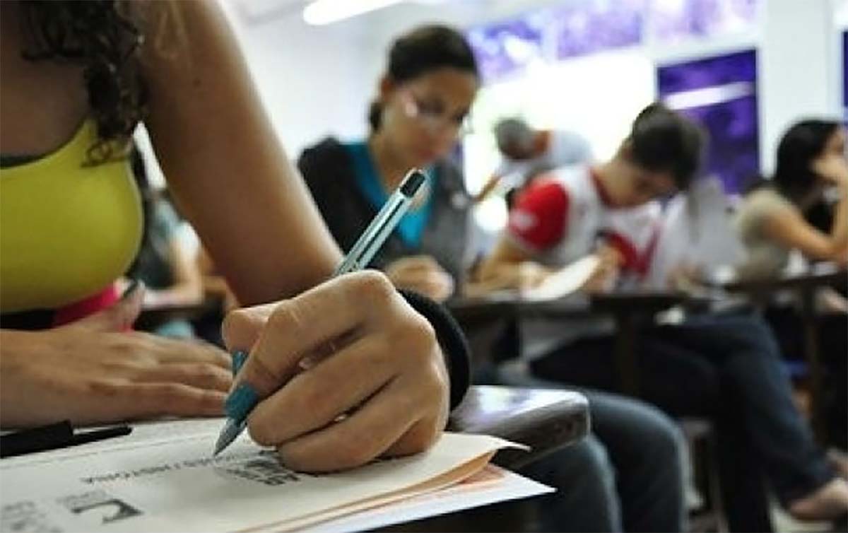 Universidades suspendem volta às aulas por causa da Covid-19