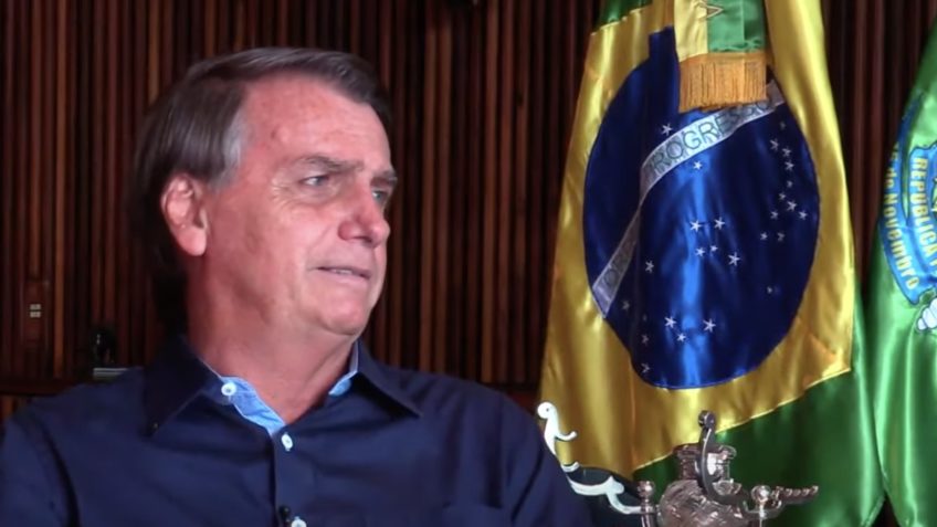 Pautas LGBT destroem a família, diz Bolsonaro
