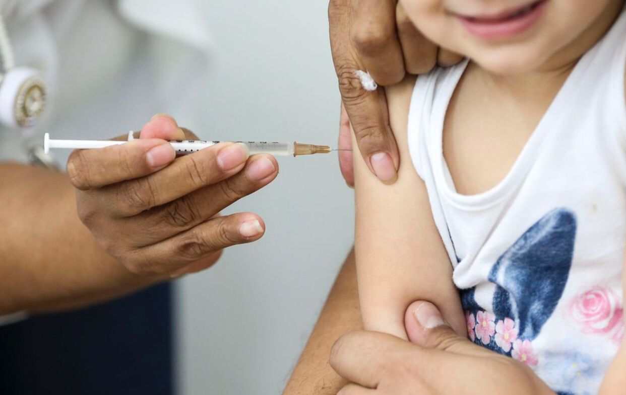 Deputada solicita suspensão da vacinação infantil por causar reações