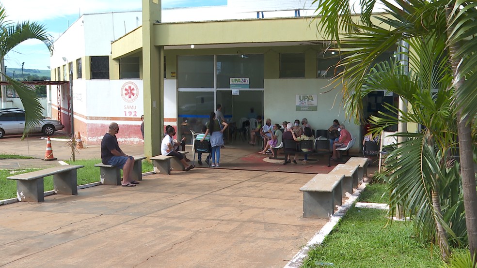 Cidade que vacinou em massa com Coronavac vê casos de Covid quase triplicarem em menos de um mês