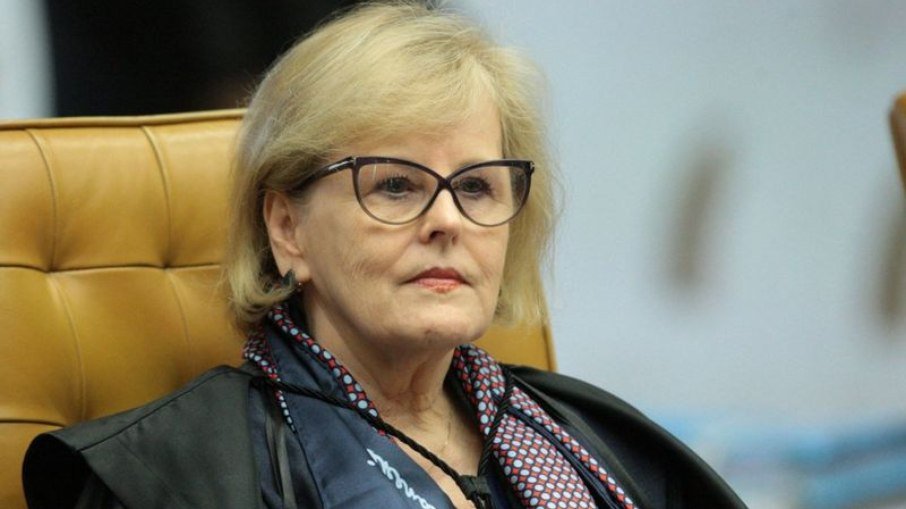 Rosa Weber envia à PGR pedido de investigação contra Bolsonaro