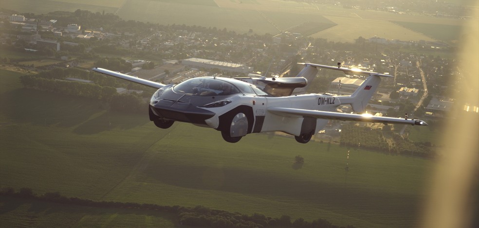 Carro voador é aprovado em testes e recebe licença para voar