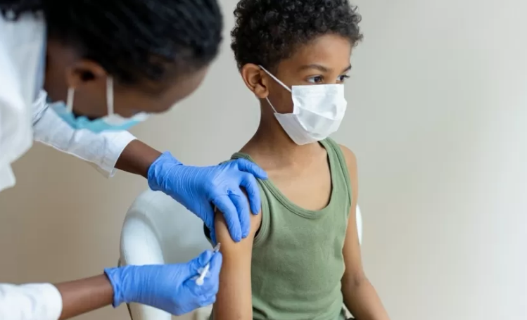 Suécia não vai recomendar vacina contra Covid para crianças
