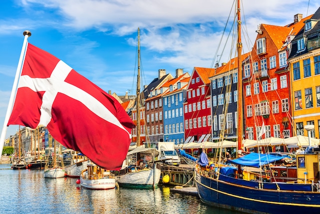 Dinamarca deixa de considerar Covid como doença crítica e desfaz restrições