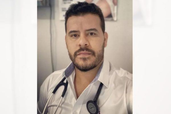 Médico é preso por se recusar a atender delegado com Covid antes de pacientes que aguardavam na fila
