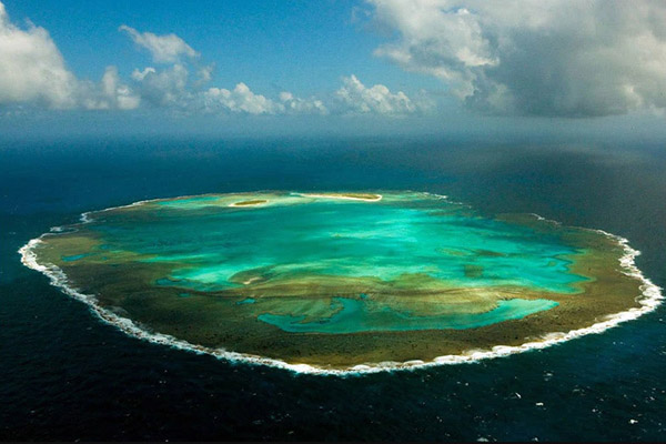 Fernando de Noronha fecha praia após ataque de tubarão