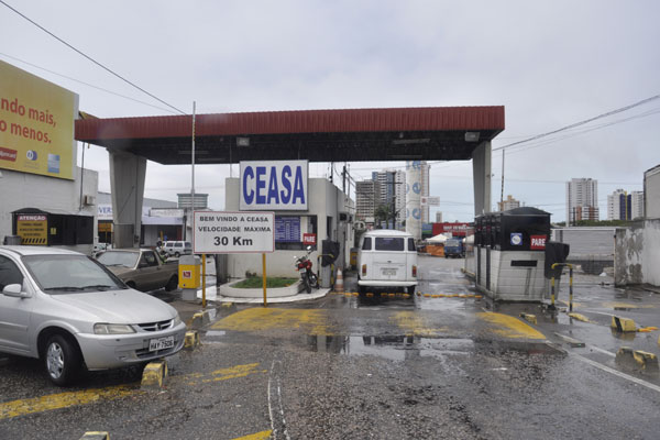 Governo exige passaporte vacinal em shoppings e ignora a cobrança no Ceasa