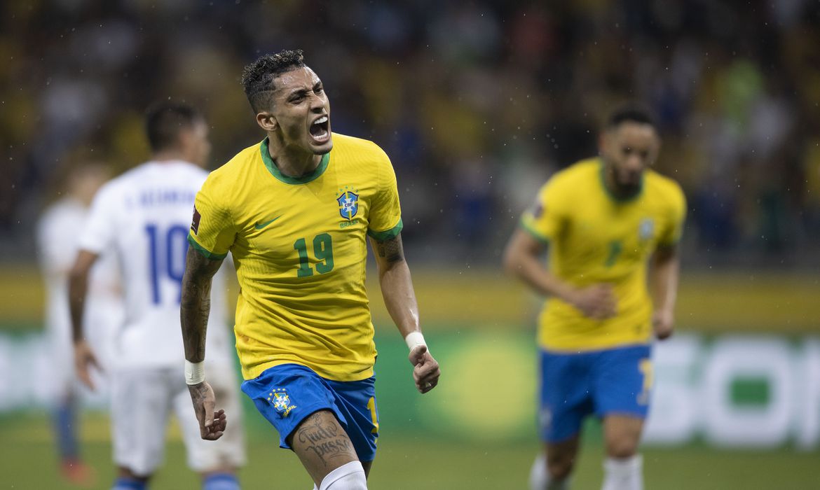VÍDEO: Com garotos no ataque, Brasil goleia Paraguai pelas Eliminatórias; veja os gols