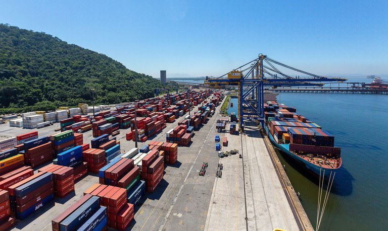 Setor portuário bateu recorde e movimentou 1,2 bi toneladas em 2021