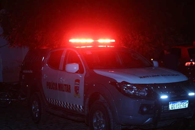 Bandidos tentar arrombar igreja mas são surpreendidos pela polícia