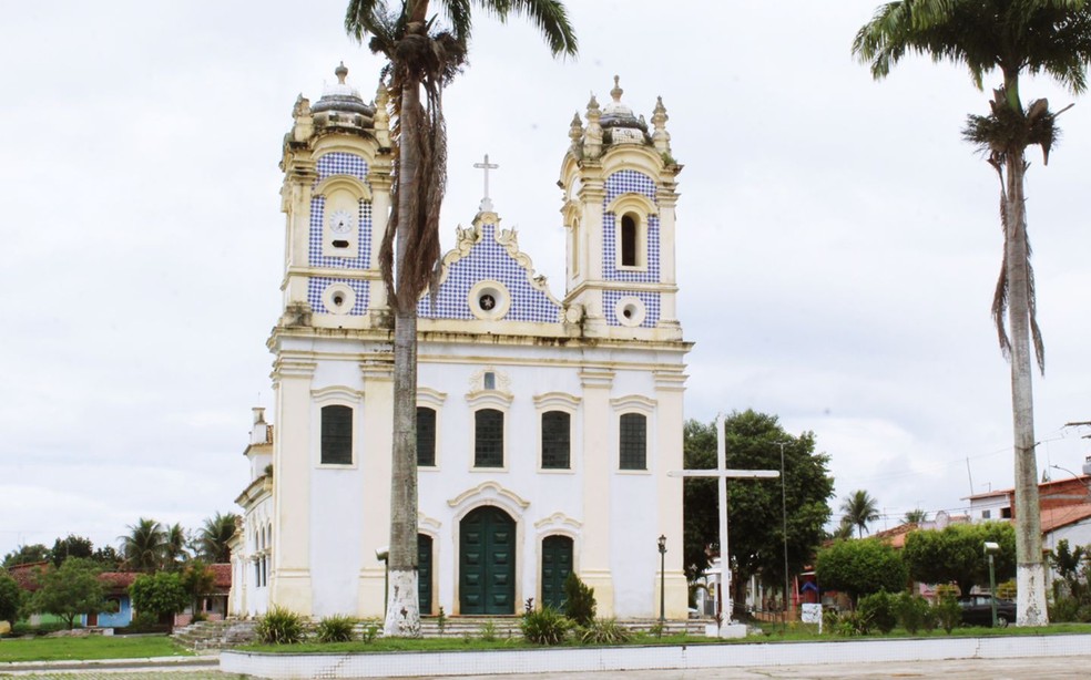 Padre compartilha vídeo erótico em grupo de mensagens de paróquia e alega que post foi feito por engano