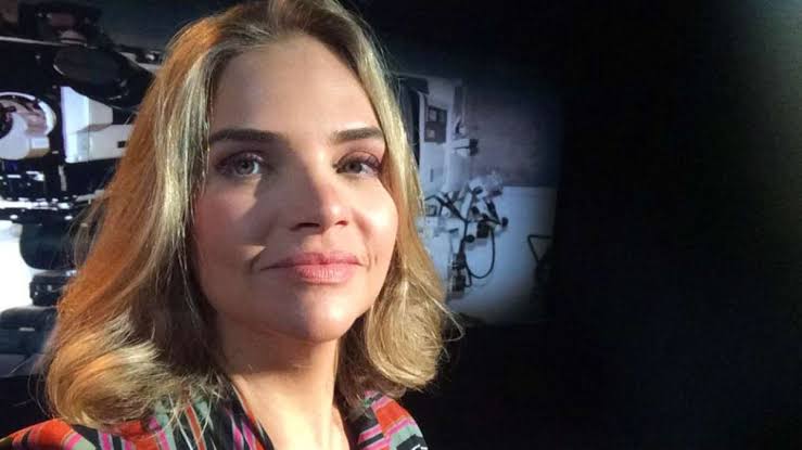 Âncora da Globonews lamenta morte do ex-marido por COVID vacinado com 3 doses
