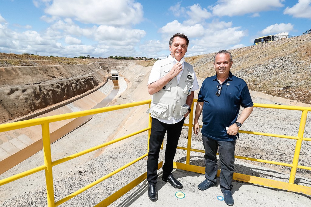 Bolsonaro vistoria estruturas do Eixo Norte da Transposição do Rio São Francisco