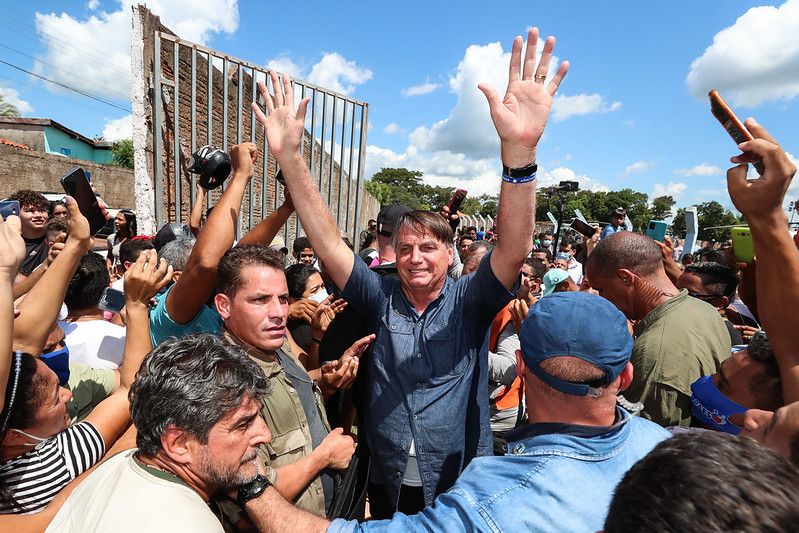 Comitiva de Bolsonaro chega em Pernambuco