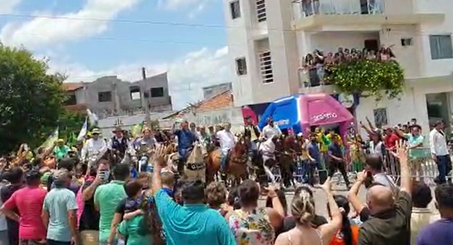 VÍDEO: Bolsonaro chega à cavalo no RN para inaugurar transposição; ASSISTA