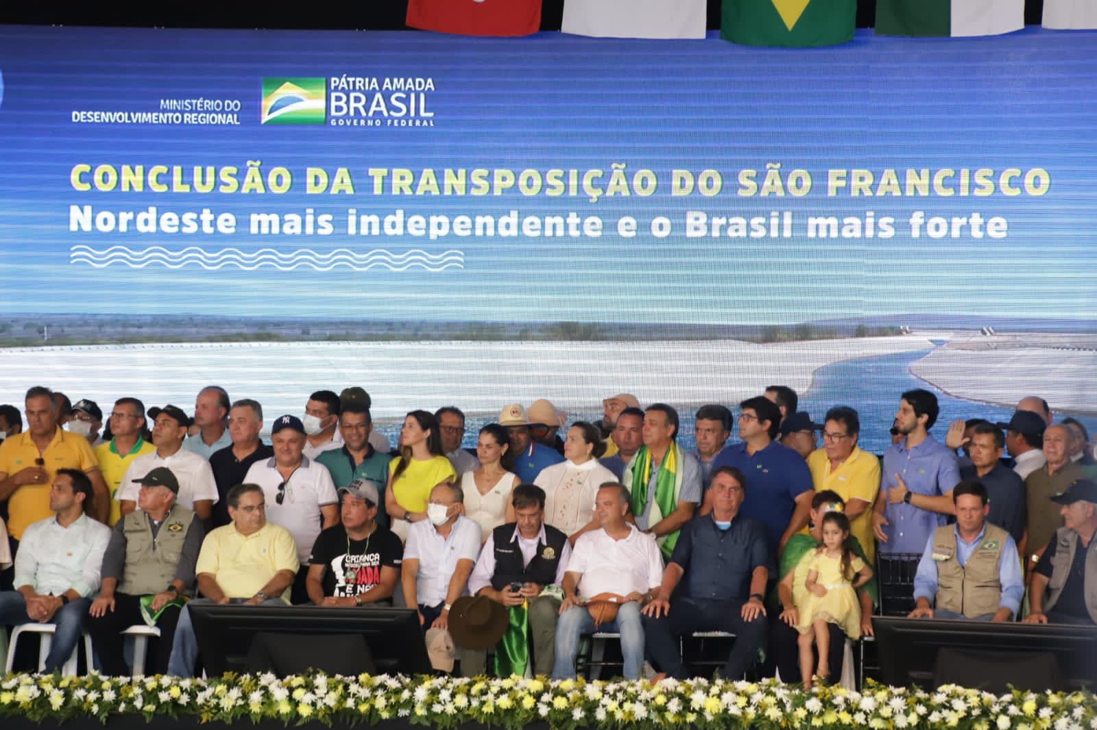 Álvaro Dias celebra chegada das águas do rio São Francisco ao RN ao lado do presidente da República