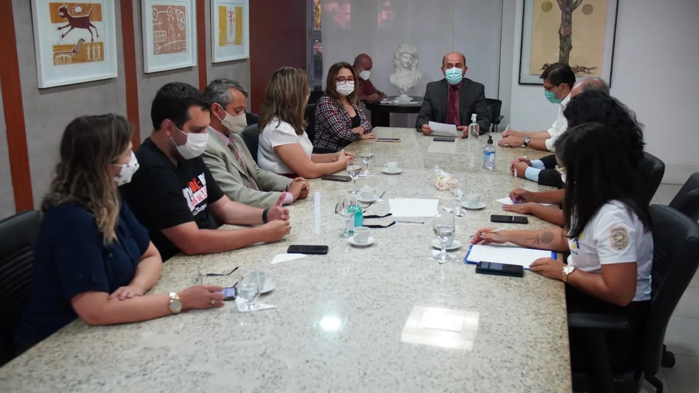 Após serem chamados de irresponsáveis, policiais pedem saída de vice-governador