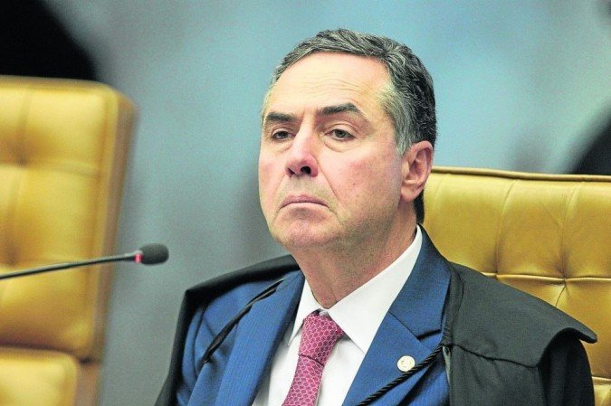 Ministro Barroso diz que "é preciso regular a internet e as mídias sociais"