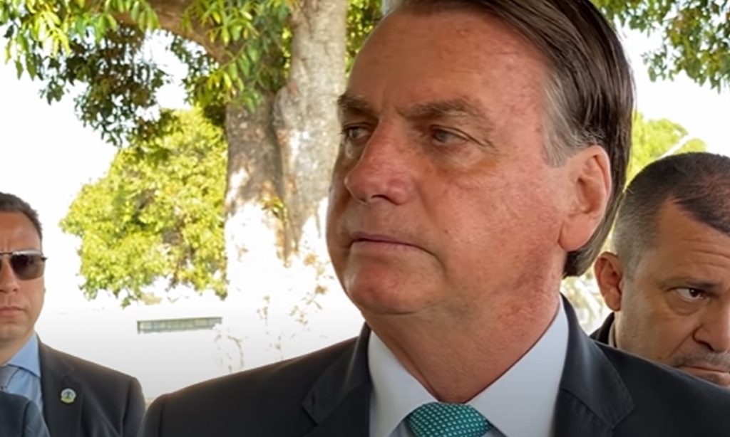 Bolsonaro diz que algo vai acontecer nos próximos dias 'para salvar o Brasil'