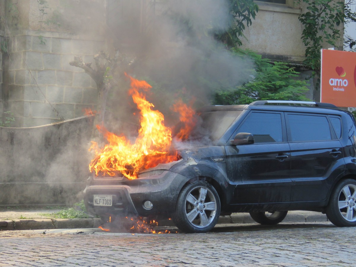 Kia e Hyundai alertam perigo de carros pegar fogo espontaneamente