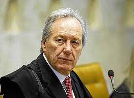 Alexa interrompe julgamento no STF