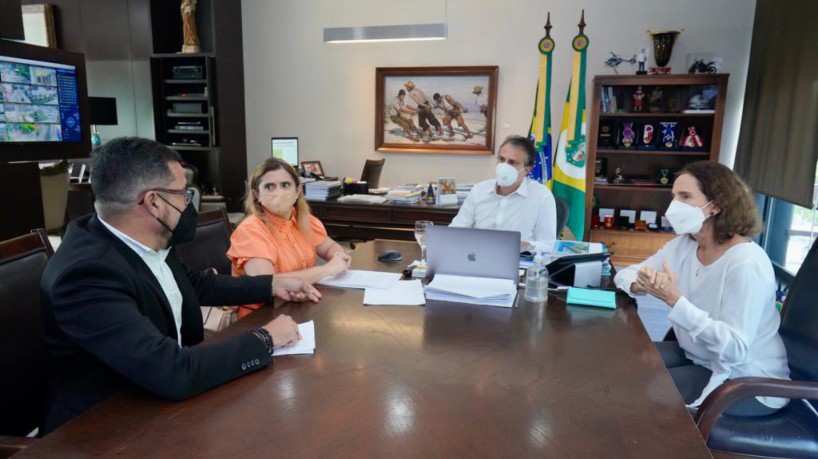 Professores receberão reajustes acima do estabelecido por Bolsonaro... no CE e em PE