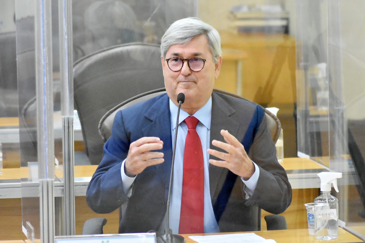 Deputado expõe contradições de Fátima e manda ela apresentar “propostas dignas” para professores e policiais