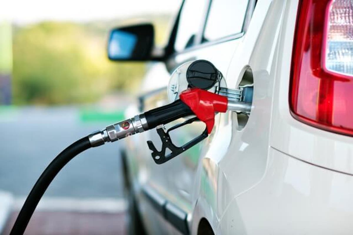 Cinco dicas para poupar combustível e detectar gasolina adulterada