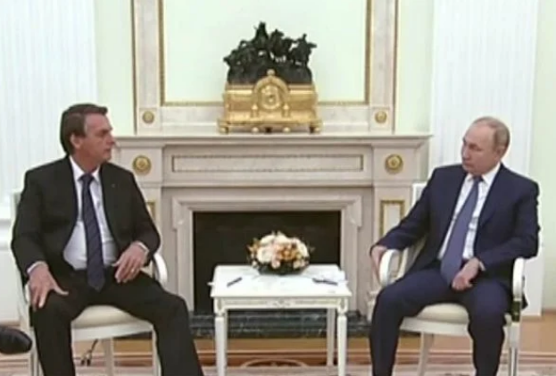 VÍDEO: Bolsonaro se encontra com Putin; veja como foi