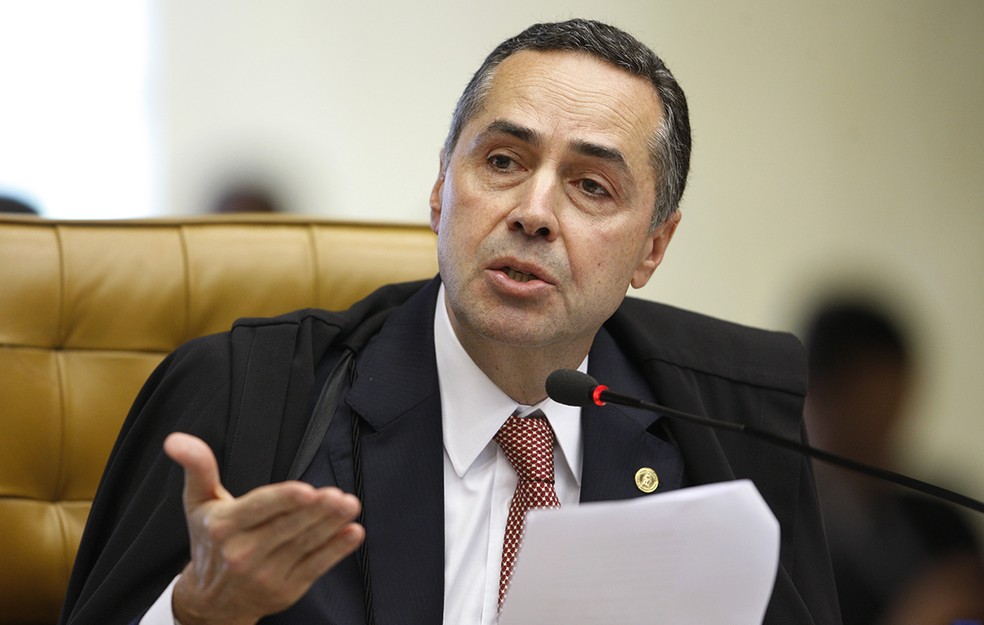 Barroso sobre Bolsonaro: "Eu não acredito que as Forças Armadas se coloquem a serviço de um discurso inaceitável"