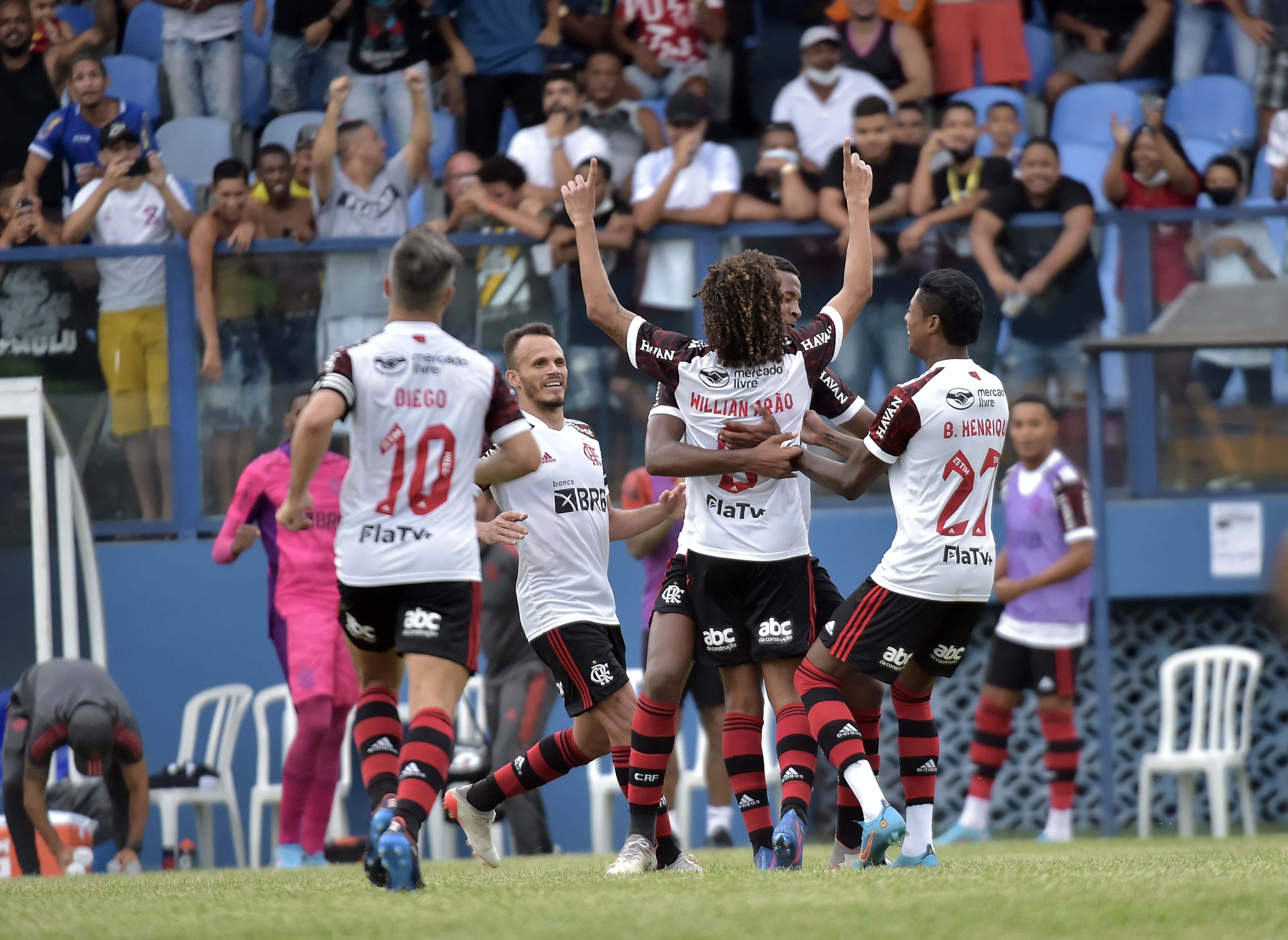 GOLS: Tá bem, Arão! Volante brilha e garante vitória do Flamengo