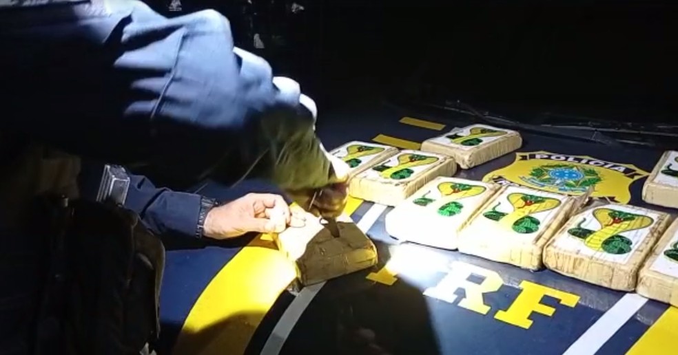 PRF prende casal que transportava mais de 10kg de pasta base de cocaína na Grande Natal