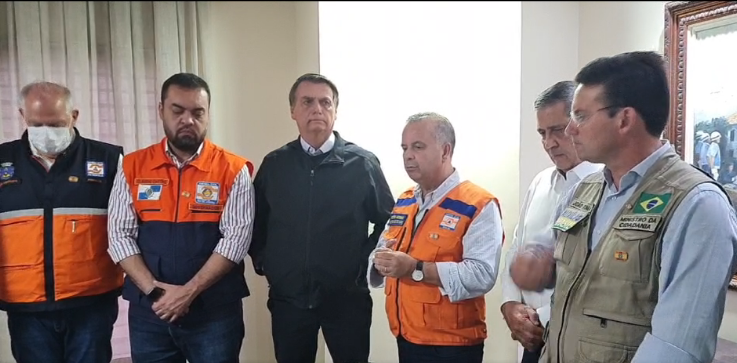 VÍDEO: Bolsonaro fala sobre ações de apoio às vítimas de Petrópolis