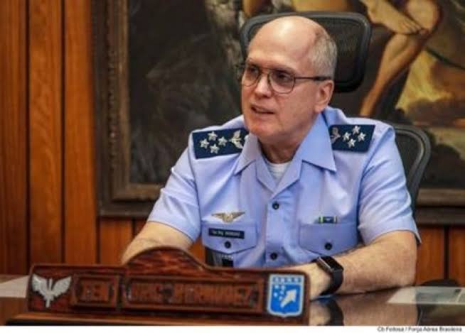 Ex-comandante da Aeronáutica nega que Bolsonaro tenha mandado sobrevoar STF